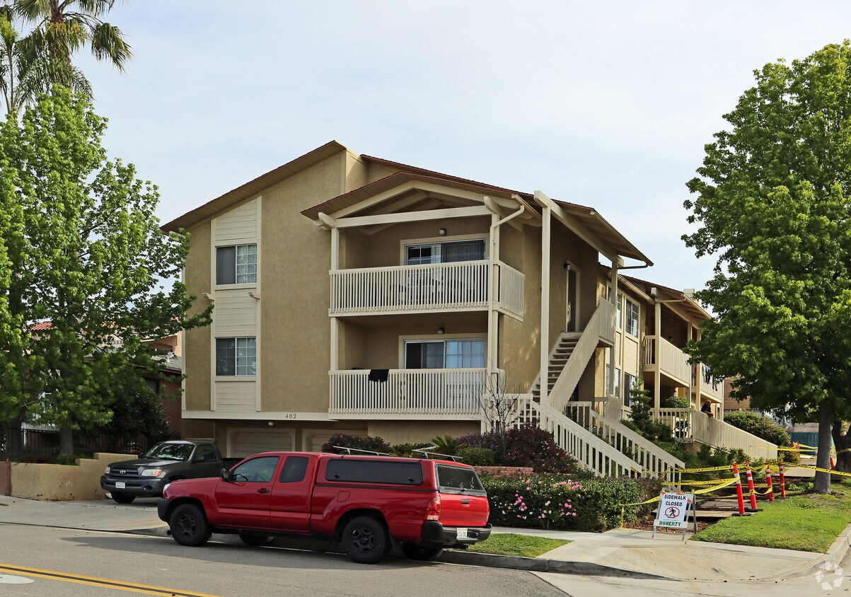 Primary Photo - 402 N Clementine St