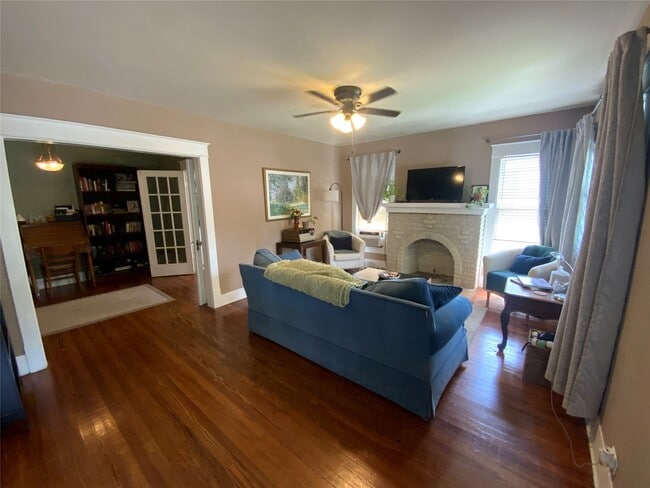 Building Photo - 912 W Melwood St