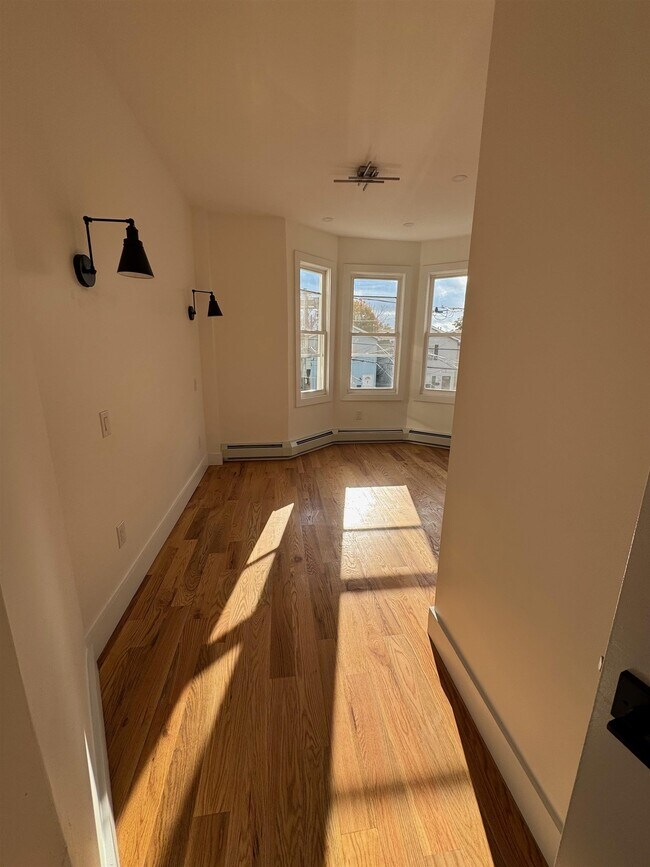 Building Photo - 239 Halladay St