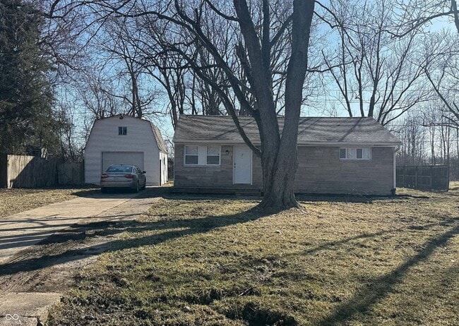 Foto del edificio - Cozy 3-Bedroom Home with Spacious Yard in Indianapolis