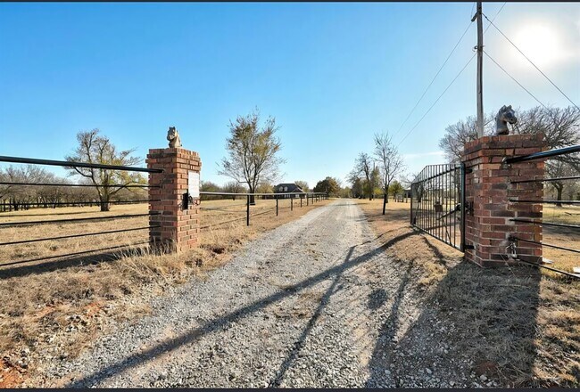 Building Photo - 11500 SW 29th St