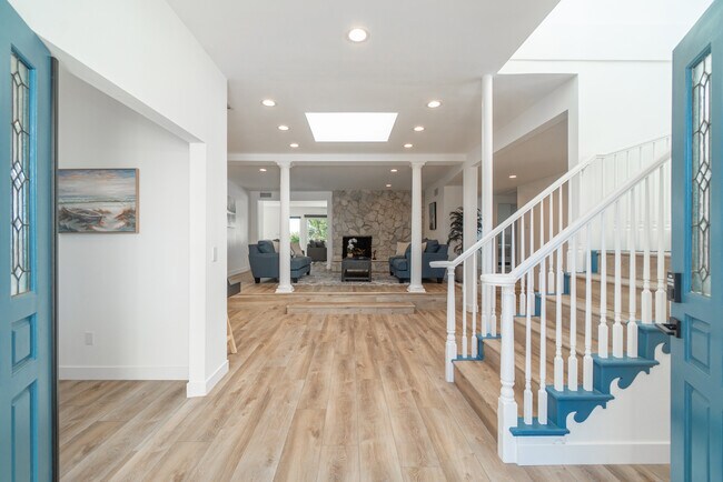 Building Photo - 2839 El Oeste Dr