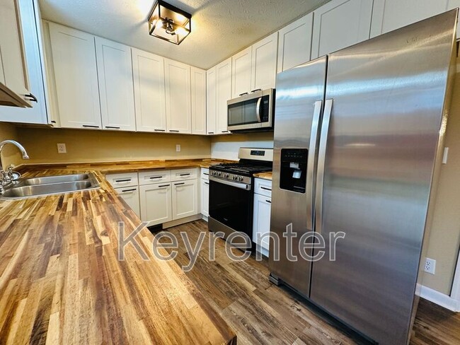 Foto del edificio - 918 W Forest Blvd