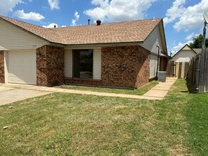 Building Photo - 3718 Southwind Ave