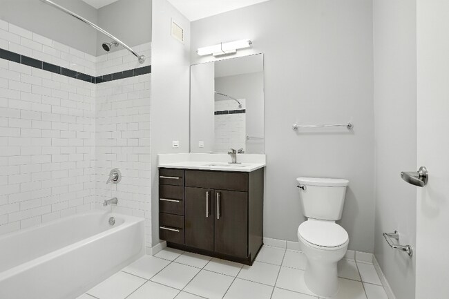 Foto del edificio - 319 E Wacker Dr