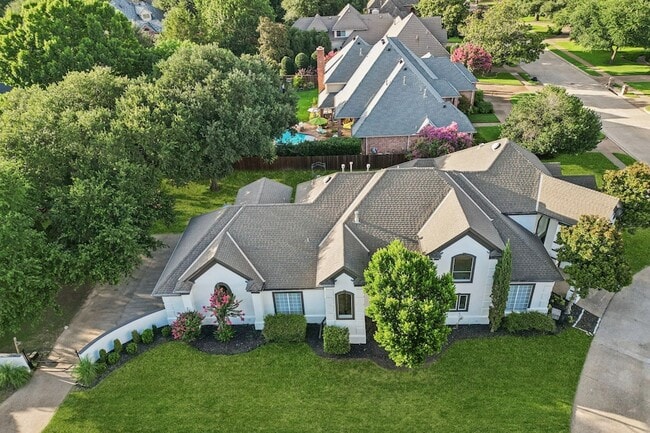 Building Photo - 7204 Pebble Hill Dr