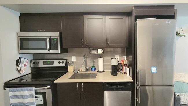 Kitchen - 185 William Duncan Rd
