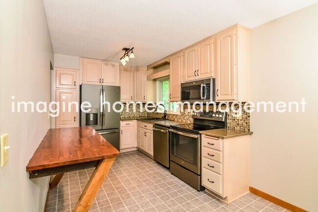 Foto del edificio - Fully Renovated 4 Bedroom Single Family Ho...