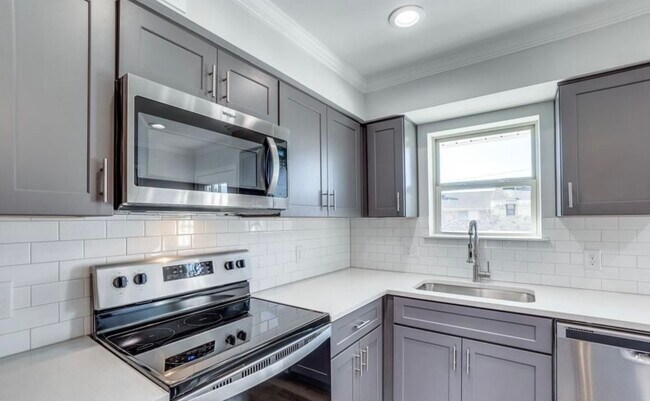 Kitchen - 5076 Matilda St