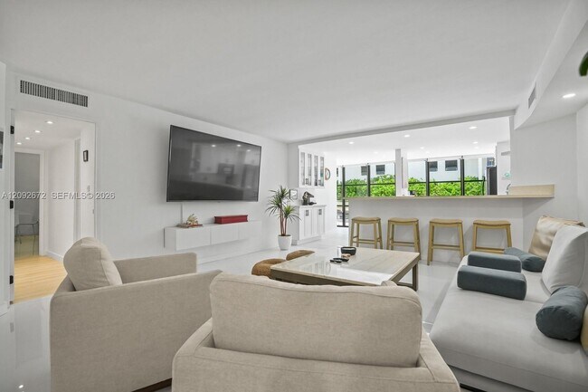 Building Photo - 6423 Collins Ave
