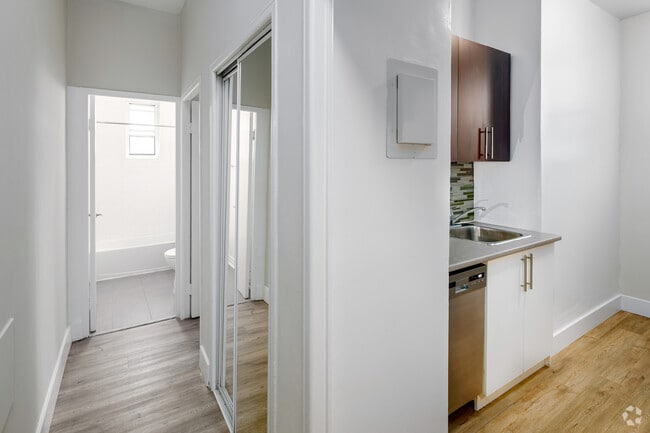 1 Bdrm - 587 Avenue Road