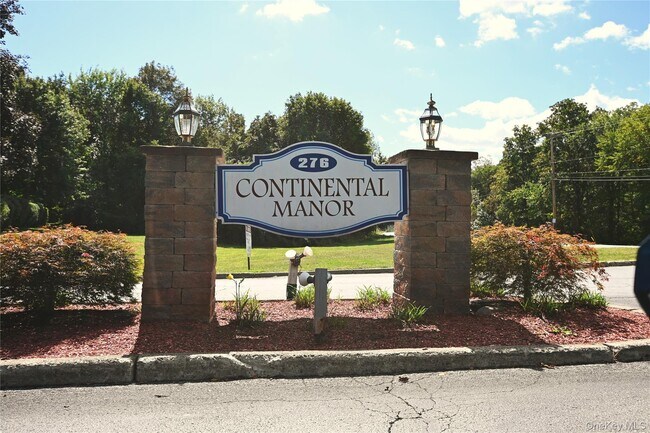 Foto del edificio - 276 Temple Hill Rd