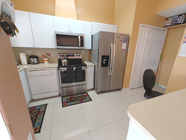 Foto del edificio - 894 NW 134th Pl