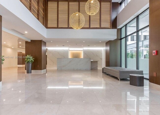 Foto del edificio - 540 Brickell Key Dr