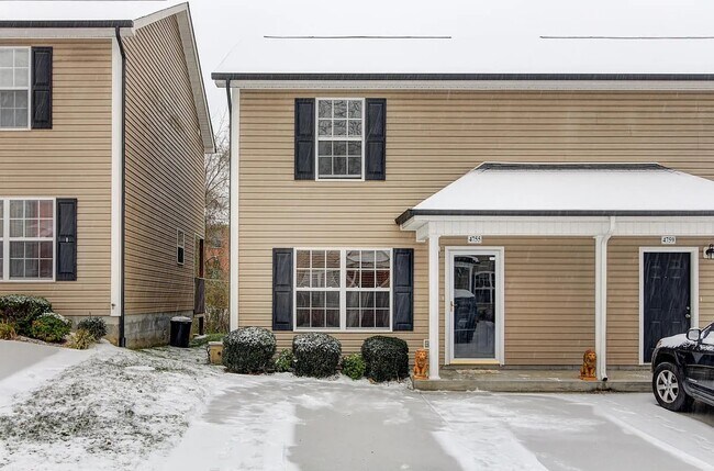 Foto del edificio - 4755 Forest Landing Way