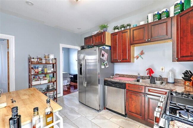 Building Photo - 390 Hope St