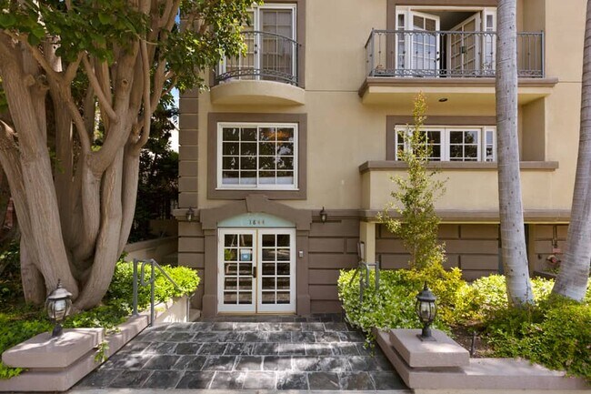 Foto del edificio - 1844 Kelton Ave