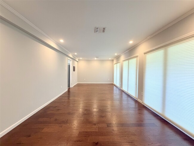 Foto del edificio - 5019 Yarwell Dr