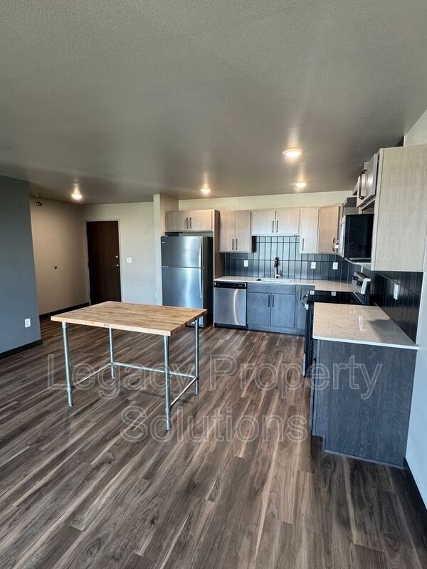 Foto del edificio - 220 E Greenfield Ln