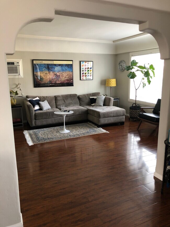 Foto del edificio - 2840 Denby Ave