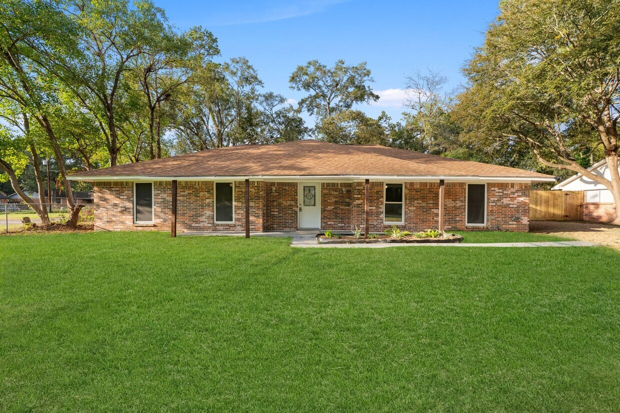 Primary Photo - 18049 Martin Dr