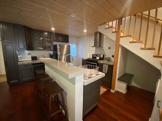 Foto del edificio - 593 Leafy Ln