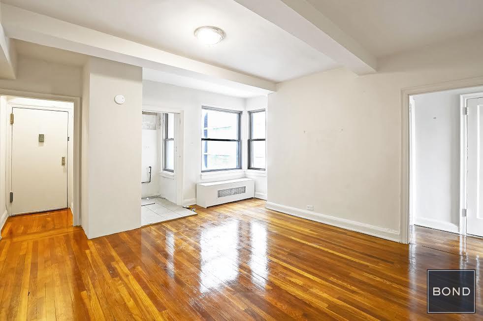Primary Photo - 301 E 38th St