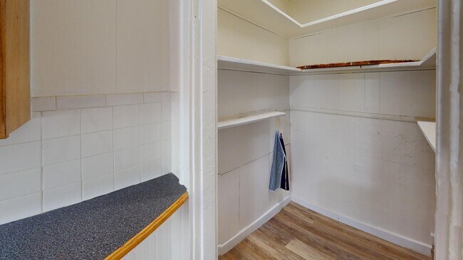 Foto del edificio - Available now - No Broker Fee