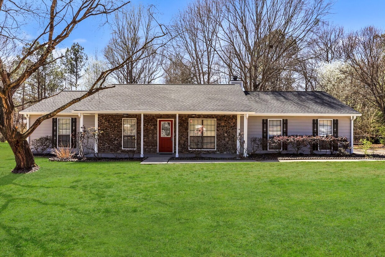 419 Winterwood Dr House Rental in Stockbridge, GA