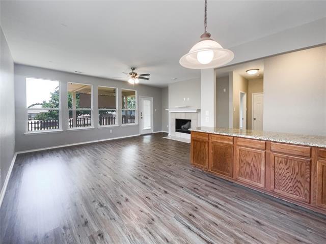 Foto del edificio - 7233 Lindentree Ln