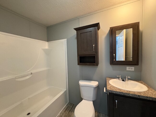 Foto del edificio - 140 Humphrey Dr