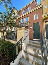 Building Photo - 995 Cole Pl