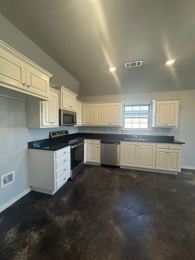 Building Photo - 3/2/1 Fabulous new build 2025 1/2 off special 1st month's rent