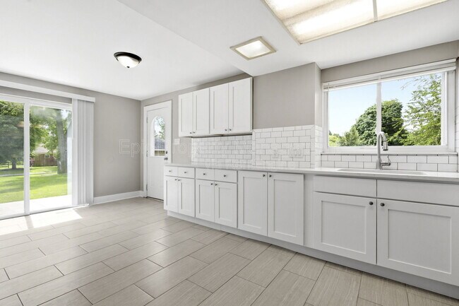 Foto del edificio - 3117 Coucy Ave