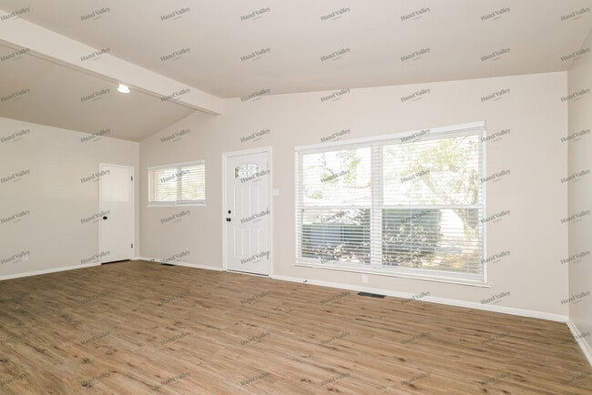 Building Photo - 380 Moule Dr