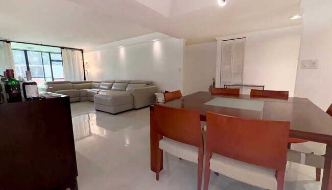 Foto del edificio - 9735 NW 52nd St