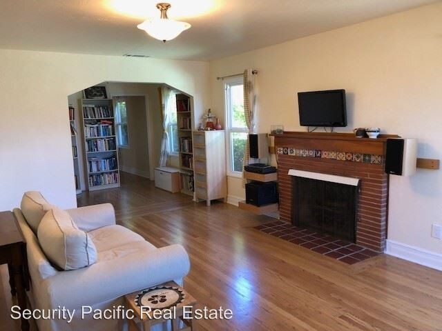 Foto del edificio - 2 br, 2 bath House - 2812 Esmond Ave