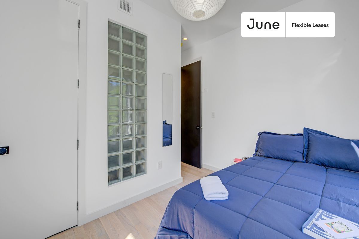 Spacious ROOM at The Maison Suydam - Spacious ROOM at The Maison Suydam