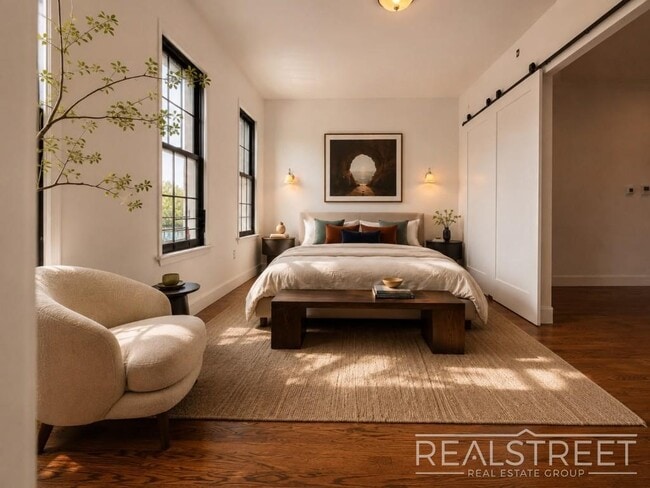 Building Photo - Available Now | Flexible 2BR / Flex 3BR Near the L