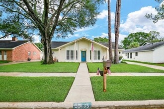 Building Photo - 21435 Park Villa Dr