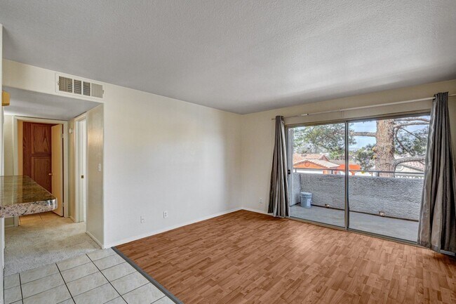 Foto del edificio - Spectacular 2 Bedroom. 2nd Floor Condo in Gated Community!