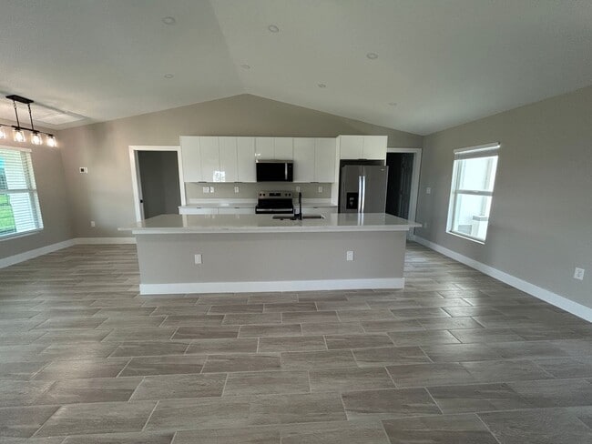 Foto del edificio - 2106 Nelson Rd N