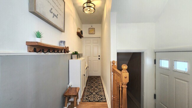 Mudroom. Hallway Entrance - 11 Banta Ave