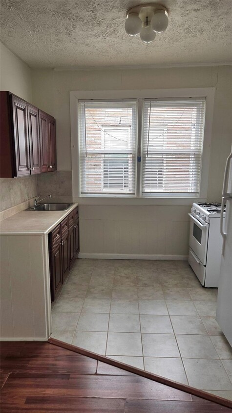 Primary Photo - 68-33 79th St