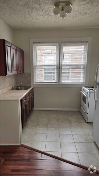 Building Photo - 68-33 79th St