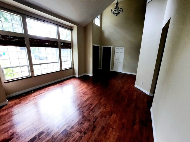 Foto del edificio - Spacious 4 bed in Ridgetop!