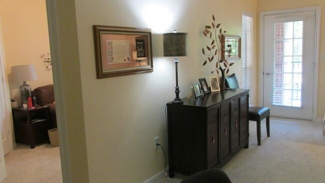 Building Photo - 2815 Kings Crossing Dr