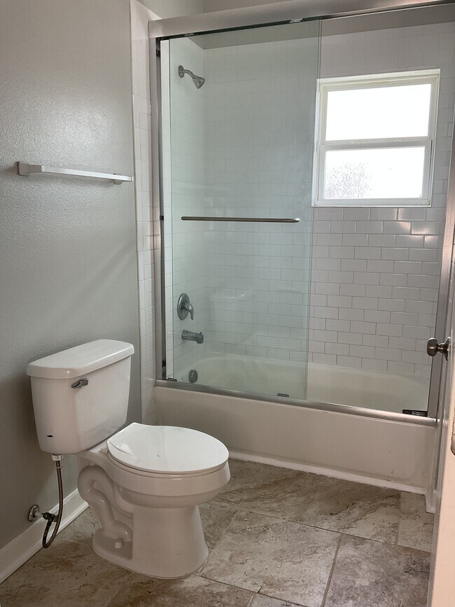 Building Photo - 5010 Hershe St