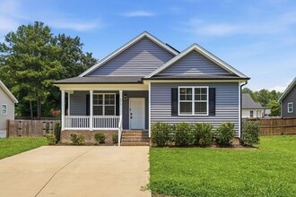 Building Photo - 573 Circle Dr