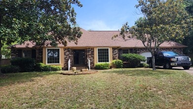 Building Photo - 900 Trowman Ln